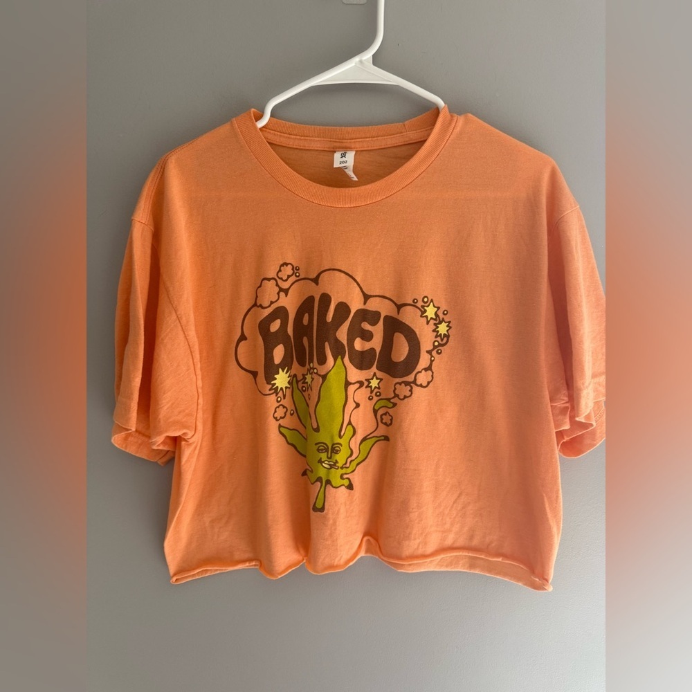 Tultex Unisex Cropped Short Sleeve TShirt SZ L Orange Smoking Leaf Design Casual